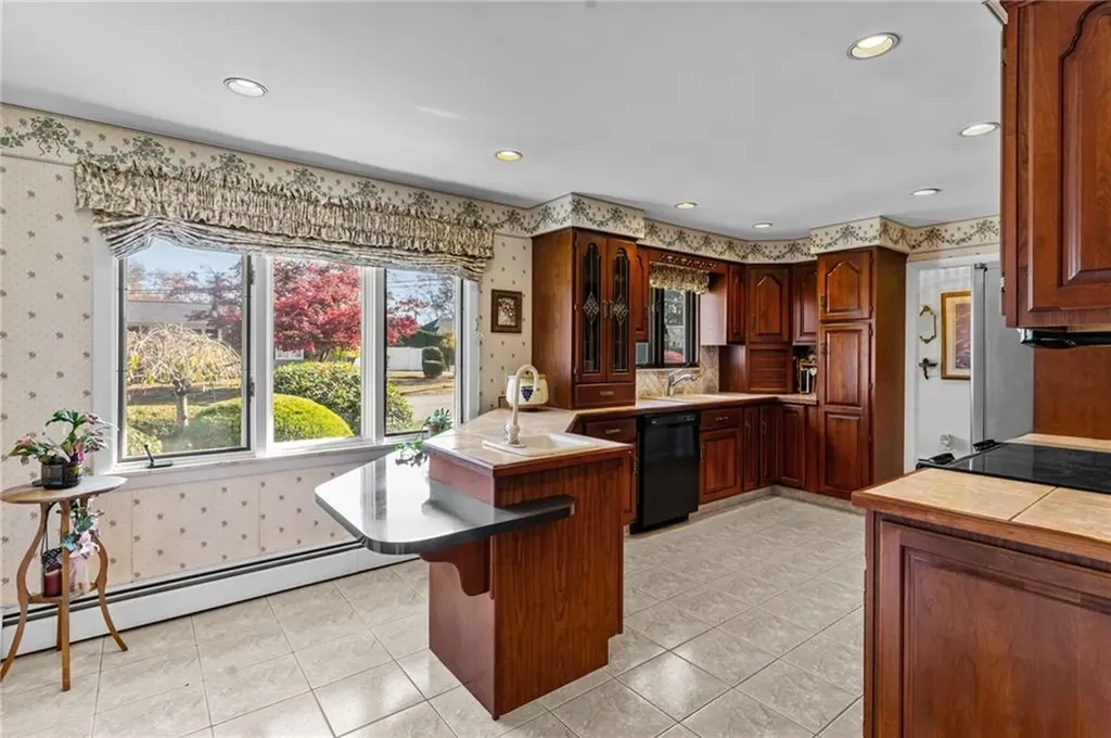 17 Meadow View Boulevard North Providence RI 02904