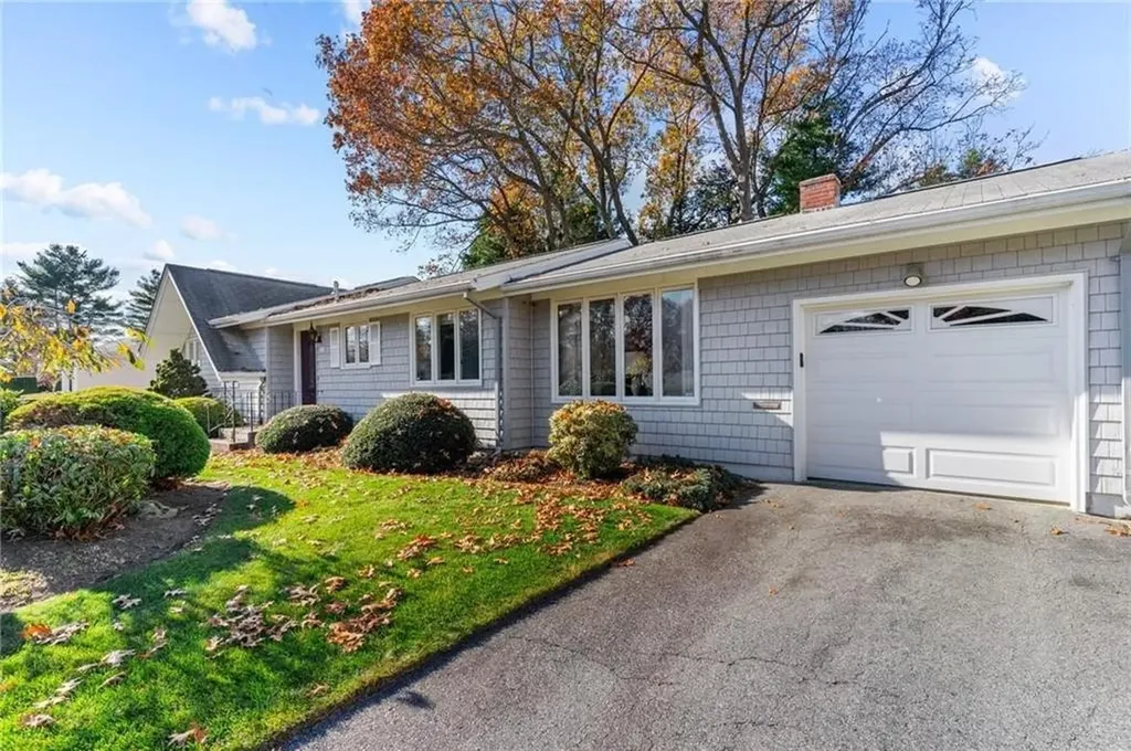 17 Meadow View Boulevard North Providence RI 02904