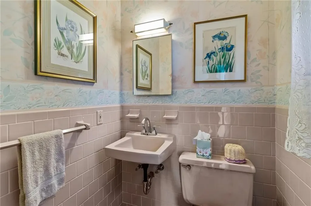 17 Meadow View Boulevard North Providence RI 02904