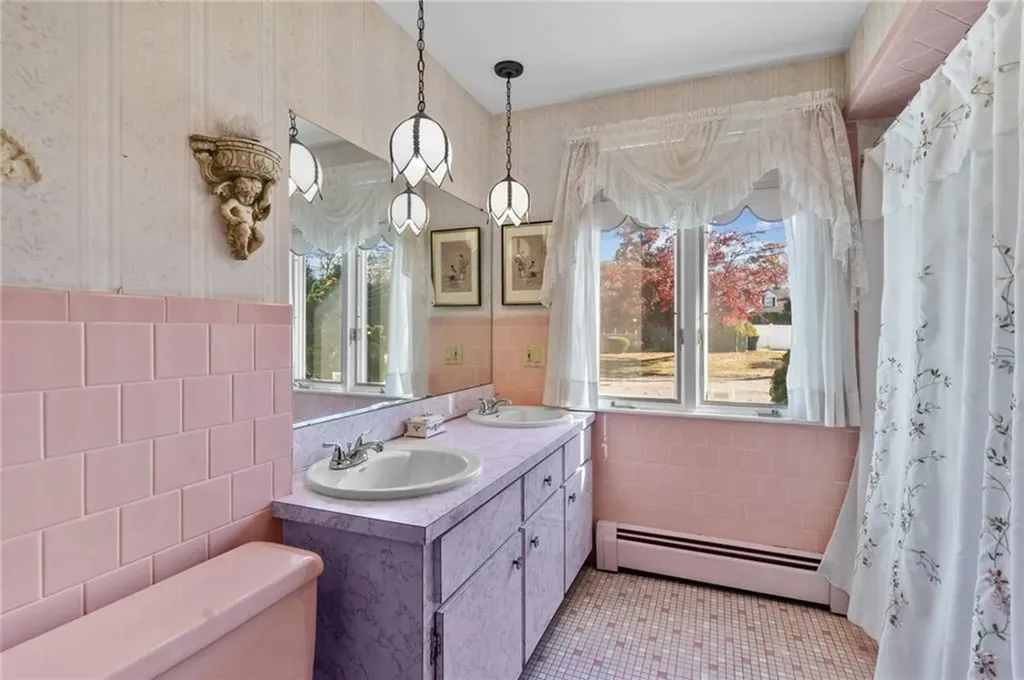 17 Meadow View Boulevard North Providence RI 02904