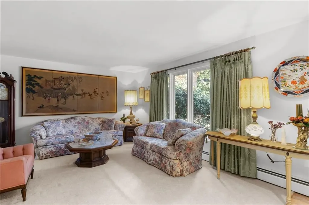 17 Meadow View Boulevard North Providence RI 02904