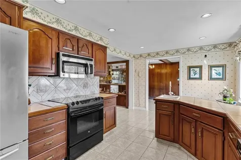 17 Meadow View Boulevard North Providence RI 02904