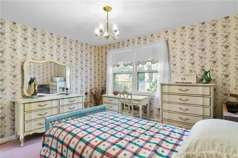 17 Meadow View Boulevard North Providence RI 02904