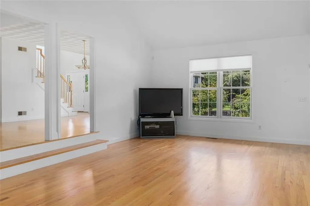 18 Ridgevale Court Cranston RI 02921