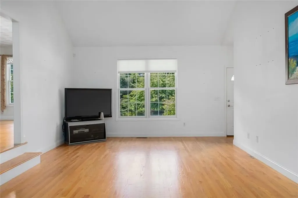 18 Ridgevale Court Cranston RI 02921
