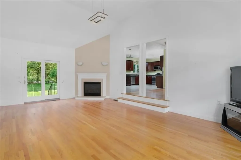 18 Ridgevale Court Cranston RI 02921