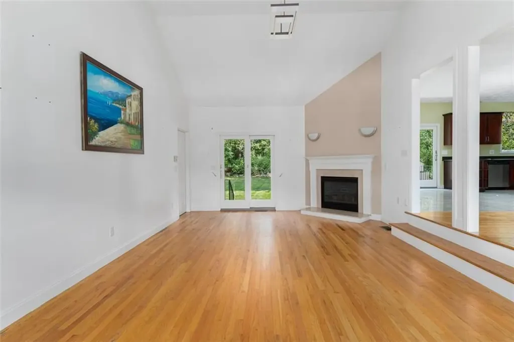 18 Ridgevale Court Cranston RI 02921