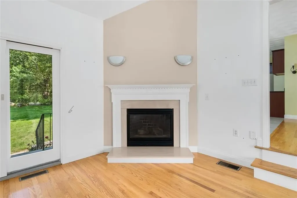 18 Ridgevale Court Cranston RI 02921