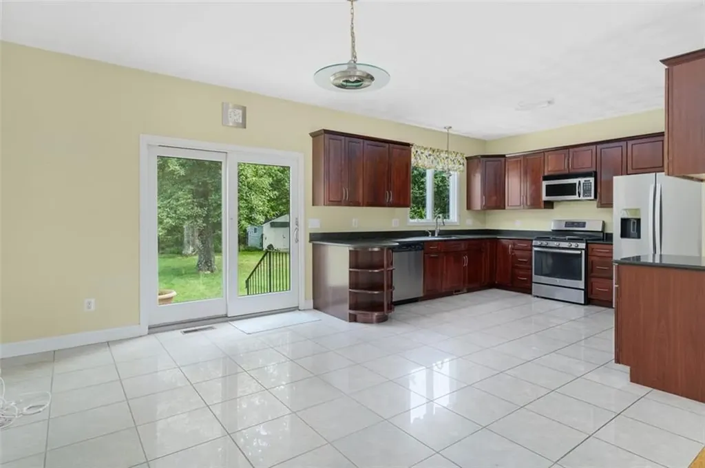 18 Ridgevale Court Cranston RI 02921