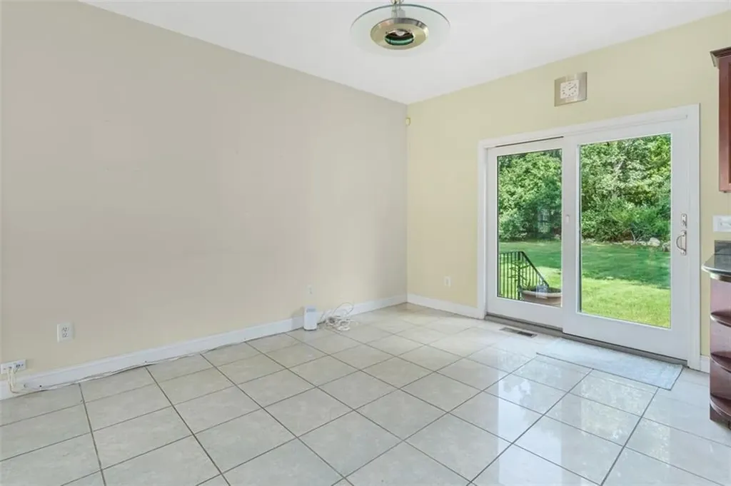 18 Ridgevale Court Cranston RI 02921