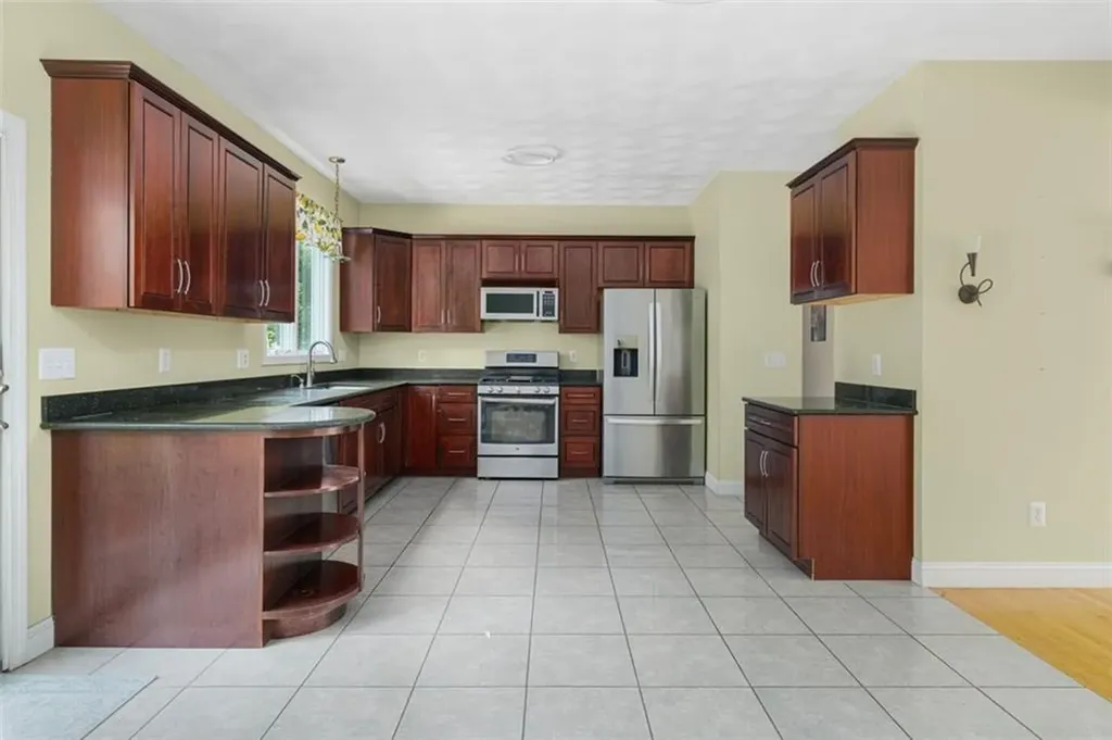 18 Ridgevale Court Cranston RI 02921
