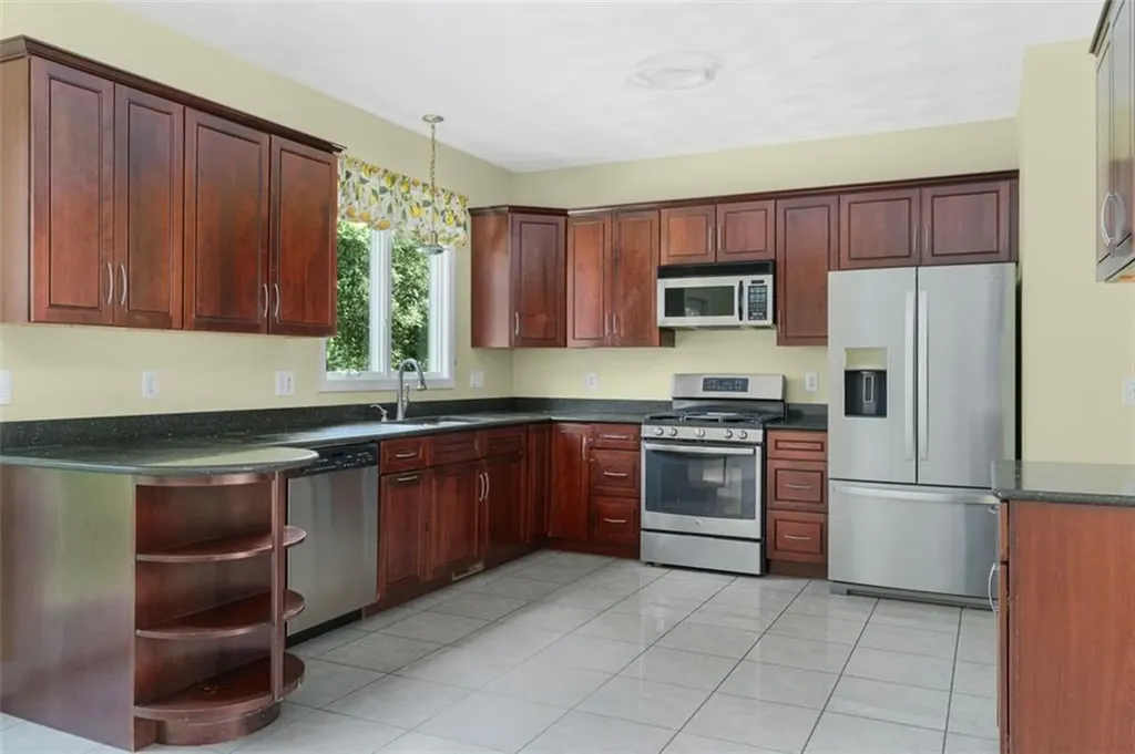 18 Ridgevale Court Cranston RI 02921