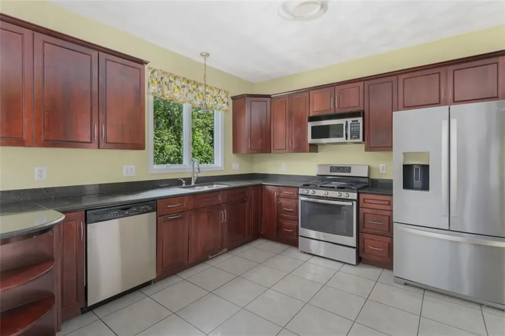 18 Ridgevale Court Cranston RI 02921