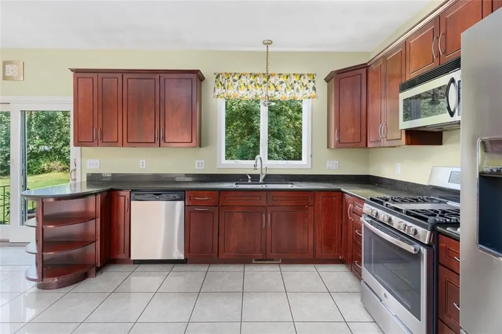 18 Ridgevale Court Cranston RI 02921