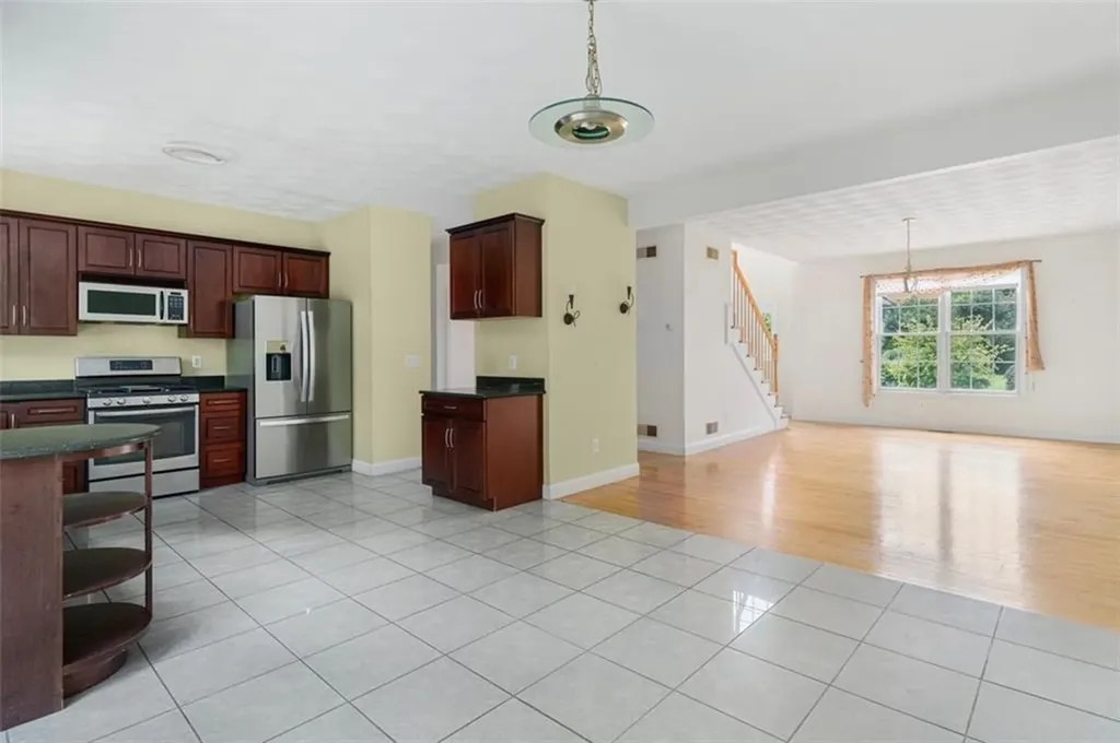 18 Ridgevale Court Cranston RI 02921