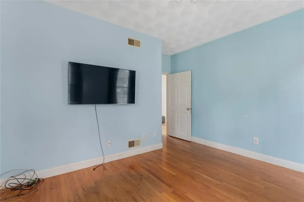 18 Ridgevale Court Cranston RI 02921