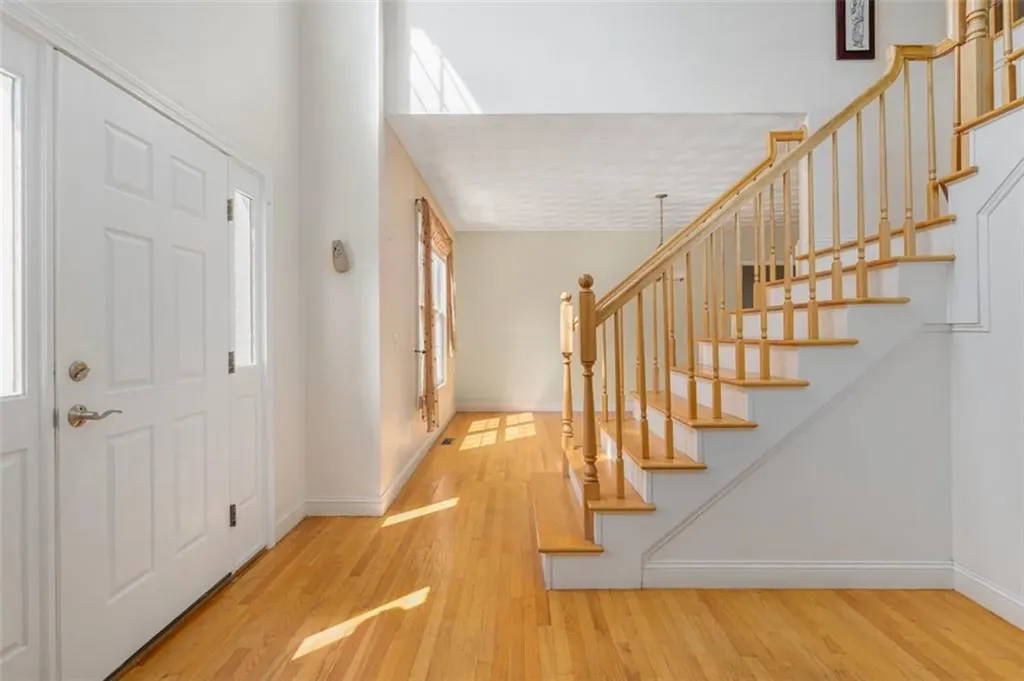 18 Ridgevale Court Cranston RI 02921