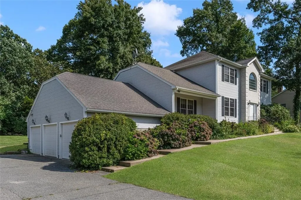 18 Ridgevale Court Cranston RI 02921