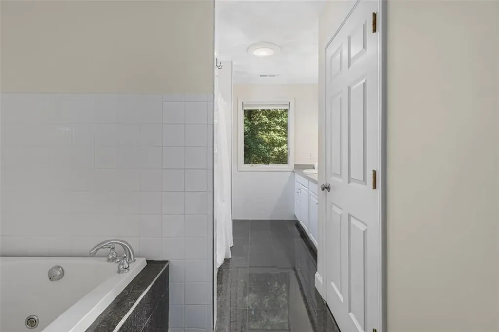 18 Ridgevale Court Cranston RI 02921