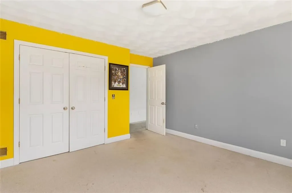 18 Ridgevale Court Cranston RI 02921