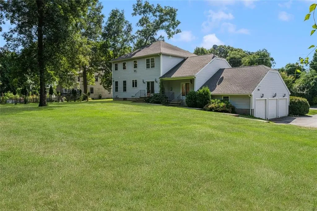 18 Ridgevale Court Cranston RI 02921