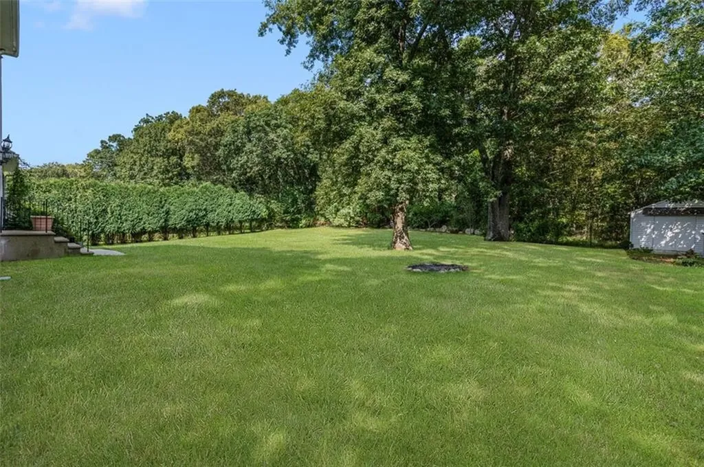 18 Ridgevale Court Cranston RI 02921