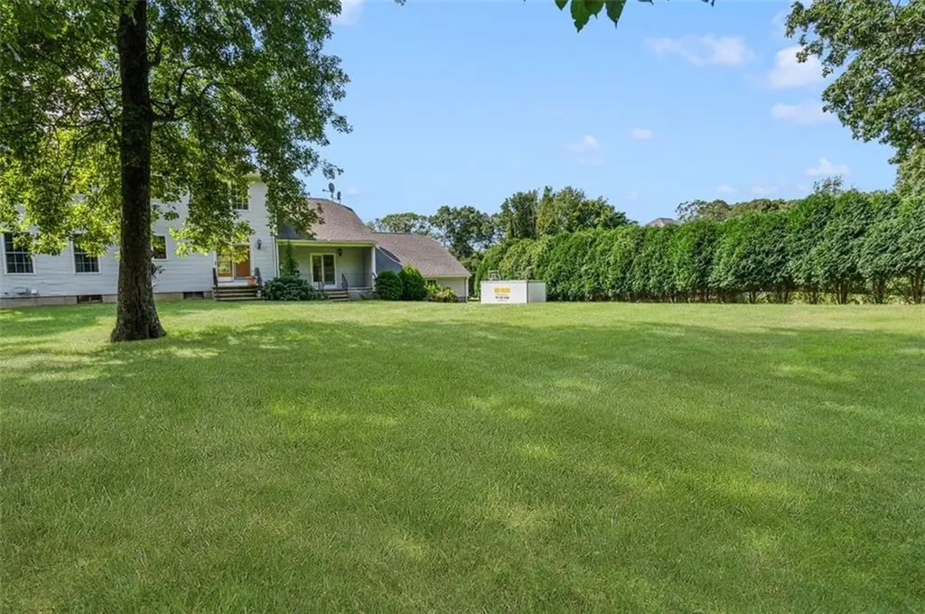 18 Ridgevale Court Cranston RI 02921