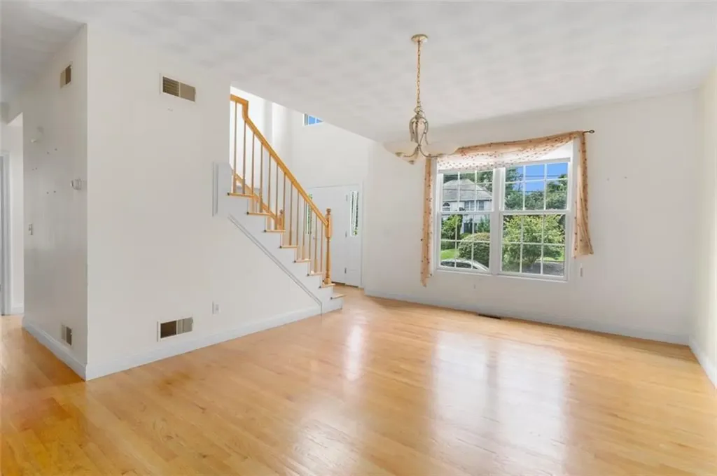 18 Ridgevale Court Cranston RI 02921