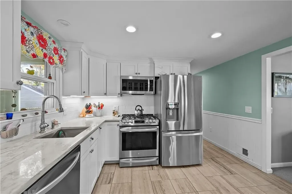 108 Blanchard Avenue Warwick RI 02888