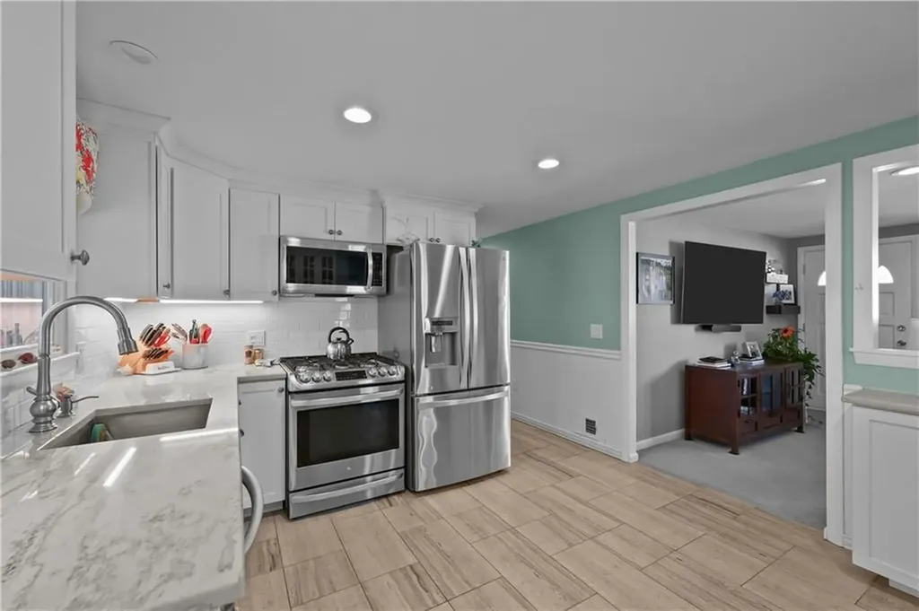 108 Blanchard Avenue Warwick RI 02888