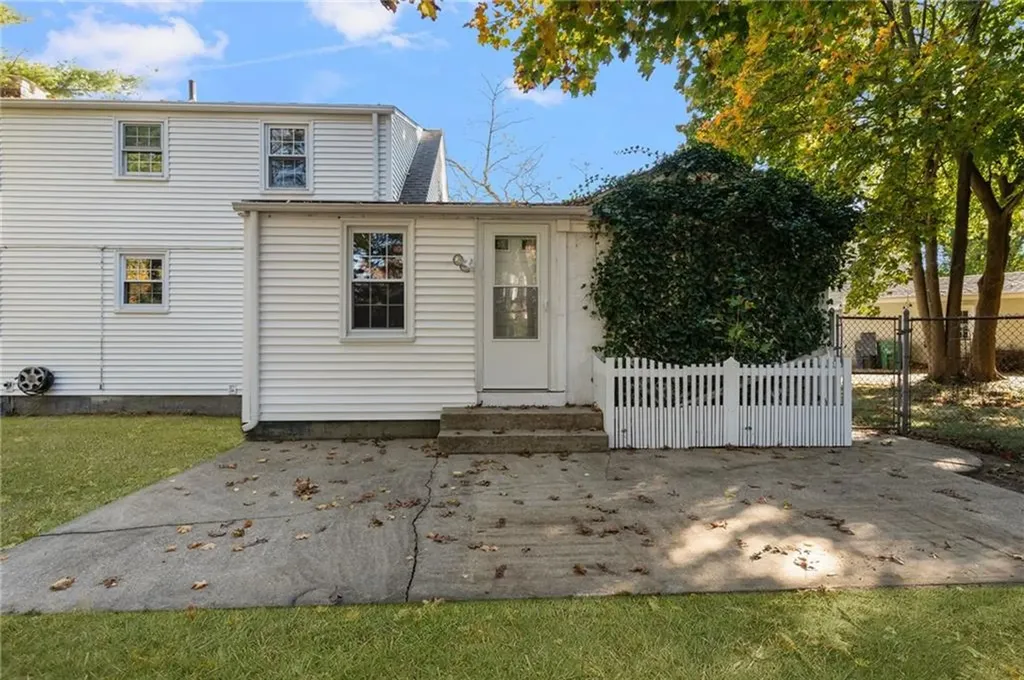 37 Westbrook Road Warwick RI 02886