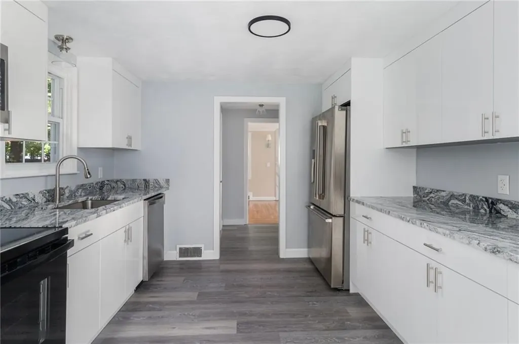 37 Westbrook Road Warwick RI 02886