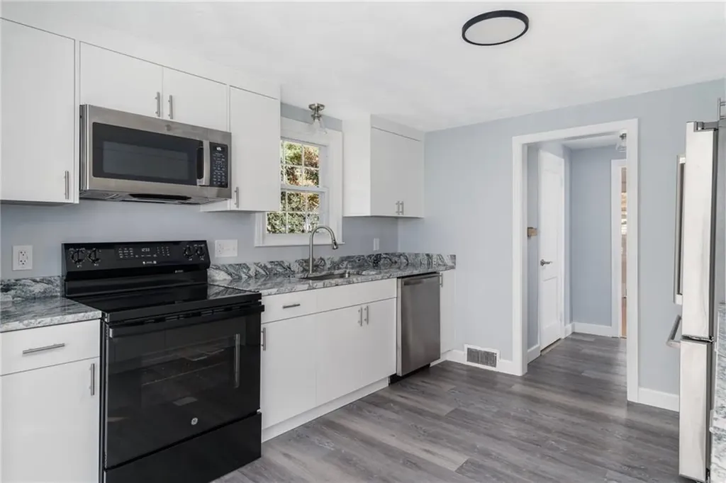 37 Westbrook Road Warwick RI 02886