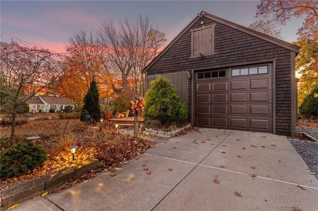 509 Squantum Drive Warwick RI 02888