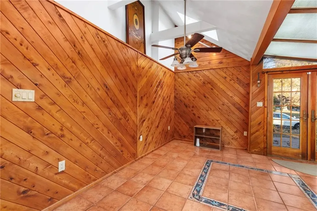 509 Squantum Drive Warwick RI 02888