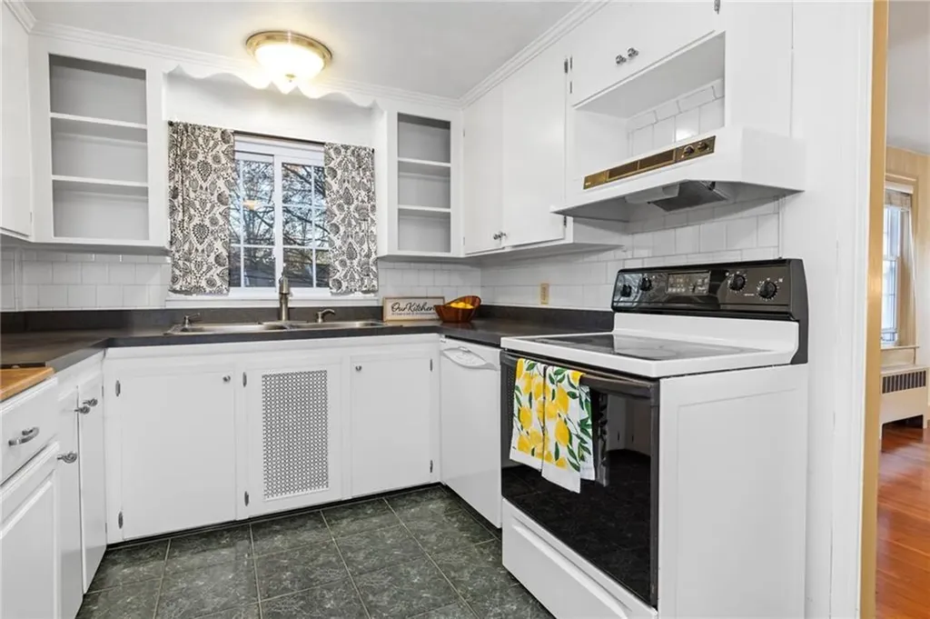 509 Squantum Drive Warwick RI 02888