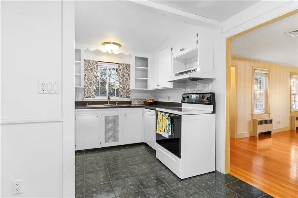 509 Squantum Drive Warwick RI 02888