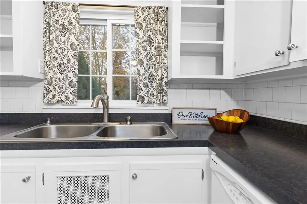 509 Squantum Drive Warwick RI 02888
