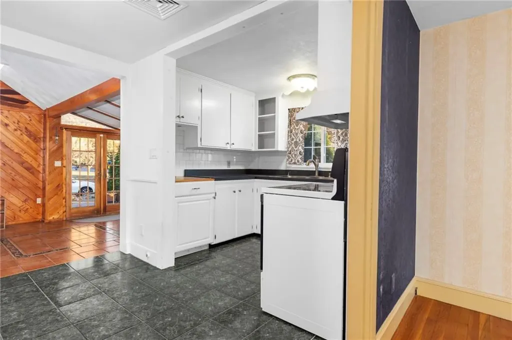 509 Squantum Drive Warwick RI 02888