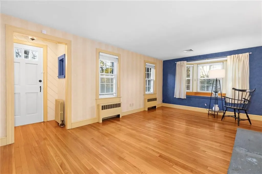 509 Squantum Drive Warwick RI 02888