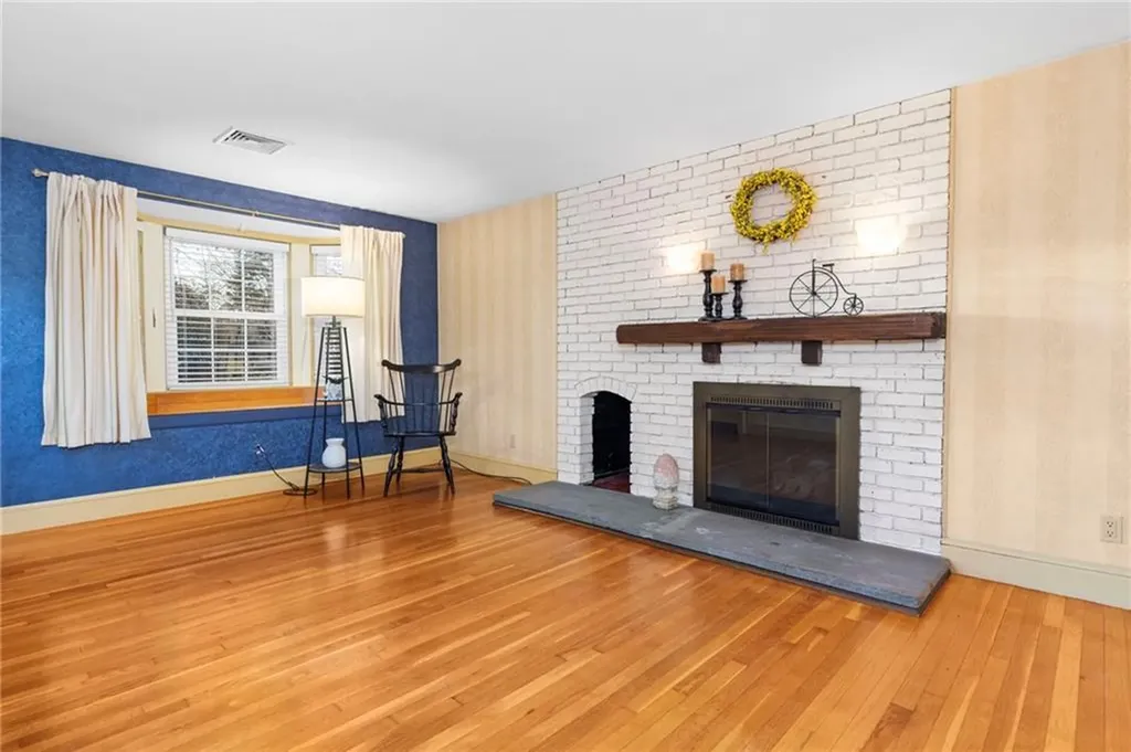 509 Squantum Drive Warwick RI 02888