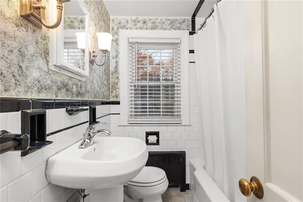 509 Squantum Drive Warwick RI 02888