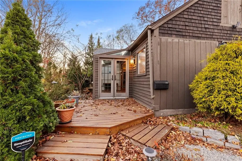 509 Squantum Drive Warwick RI 02888