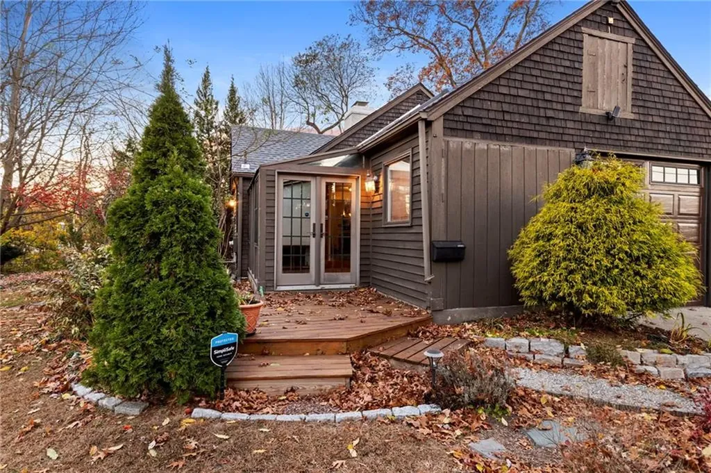 509 Squantum Drive Warwick RI 02888