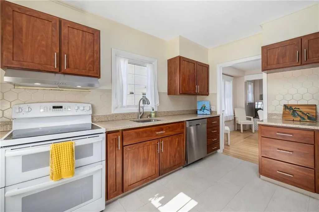 140 Sinclair Avenue Cranston RI 02907