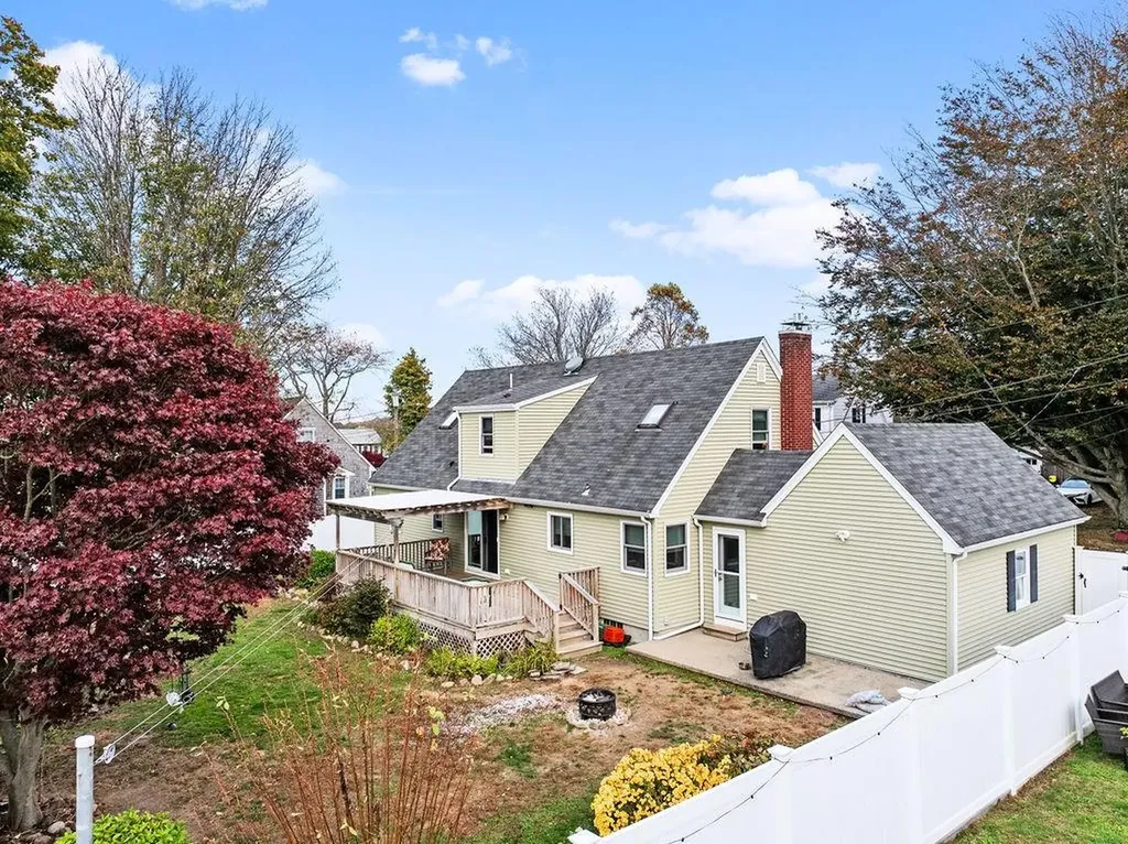 15 Terrace Avenue Tiverton RI 02878