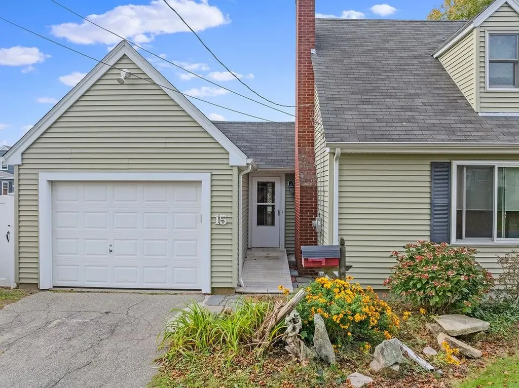 15 Terrace Avenue Tiverton RI 02878
