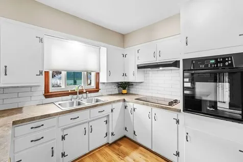 15 Terrace Avenue Tiverton RI 02878