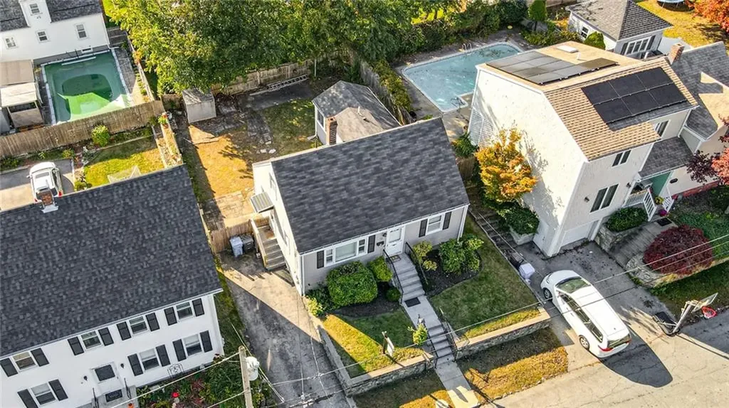 71 Ash Avenue Cranston RI 02910