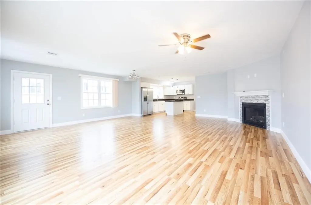 11 Gray Coach Lane Cranston RI 02921